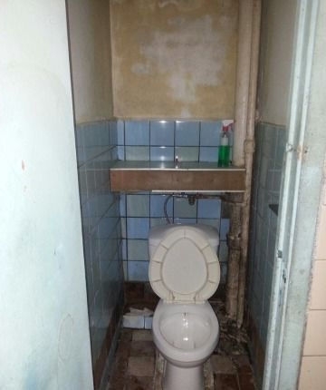 Продается комната, соседи по квартире хорошие.