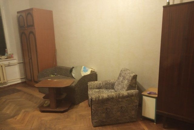 Сдается комната в 2 комнатной коммунальной квартире, 5 минут от метро.